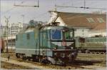 Während die Re 620 026-5 mit ihrer schöne Verzierung nun schon längere Zeit die Betrachter erfreut, trug die SBB Re 4/4 II 11238 ihre ähnliche Zierde nur kurze Zeit. 
(Analog Bild)
Lausanne, im März 1994