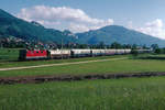 SBB: ORIENTEXPRESS mit Re 4/4 II bie Niederbipp im August 2000.
Foto: Walter Ruetsch