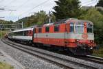 Re 4/4 II 11109 Swiss Express auf Talfahrt bei Zeihen AG am 27.08.2018.