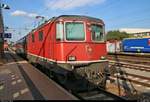 Nachschuss auf Re 4/4 II 11115 (420 115-8) SBB als IC 381 (Linie 87) nach Zürich HB (CH), der in seinem Startbahnhof Singen(Hohentwiel) zur Bereitstellung auf Gleis 3 rangiert wird.