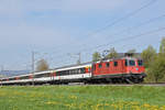 Re 4/4 II 11300 fährt Richtung Bahnhof Sissach. Die Aufnahme stammt vom 18.04.2019.
