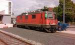 Die Re 420 261 steht vor dem Bahnhof St. Gallen abgestellt. Die Aufnahme entstand vom Bahnsteig des Gleis 1 aus.

St. Gallen HB, 19.05.2019