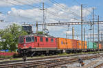 Re 420 327-9 durchfährt den Bahnhof Pratteln. Die Aufnahme stammt vom 31.05.2019.