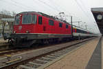 SBB 11112 macht sich fertig für den Abfahrt nach Zürich HB mit IC 283 in Singen (Hohentwiel). 