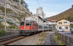 SBB Re 4/4 II 11132 durchfährt am 19. Oktober 2020 mit einem EW-I-Pendel als HVZ-S-Bahn Basel SBB - Delémont den nicht mehr bedienten Bahnhof Bärschwil. Voraussichtlich am 4. April 2021 enden die letzten Einsätze der EW-I-Pendel in der Schweiz.