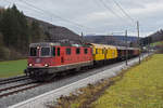 Re 420 316-2 fährt Richtung Bahnhof Gelterkinden.