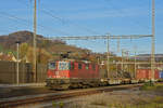 Re 420 306-3 durchfährt den Bahnhof Gelterkinden. Die Aufnahme stammt vom 13.11.2020.