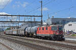 Re 420 238-8 durchfährt am 10.06.2024 den Bahnhof Rupperswil.