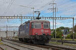 Re 420 280-0 durchfährt am 09.09.2024 solo den Bahnhof Pratteln.