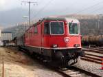 Re 4/4 II 11121 im Simplon-Autozugdienst zwischen Brig und Iselle, aufgenommen am 6.11.2007 in Brig.