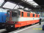 Re 4/4II 11109 mit der alten Swiss Express Lackierung im Zrcher Hauptbahnhof