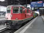 SBB - Re 4/4 11216 vor IR nach Zofingen im SBB Bahnhof von Basel am 15.03.2008