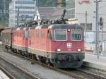 SBB - Gterzug mit den Re 4/4 11329 und 11232 im Bahnhof Biel/Bienne am 07.09.2009