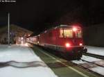 Re 4/4'' 11121 am 28.2.2013 in Vallorbe als S12015 nach Lausanne. Die Zusatzzge 12015 und 12017 bestehen aus einer Re 4/4'' und 4 KlB-Wagen. Die beiden Loks werden jeweils morgens um 4 Uhr mit dem Nachtzug 220 nach Paris zugefhrt.