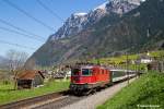 Re 4/4 11133, mit dem ehemaligen SwissExpress Logo an der Front, am 25.04.13 in Amsteg