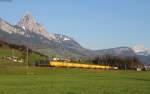 11309 mit dem Postzug bei Steinen 9.4.15