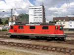 SBB - Re 4/4 11302 bei Rangierfahrt im Bahnhofsareal von Singen am 02.08.2015