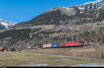 Re 4/4 II 11332 und Re 6/6 11687  Bischofszell  fahren am 26. März 2016 mit einem UKV-Zug am Dorfausgang von Ambrì gegen Süden.