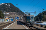 Re 4/4 II 11161 erreicht am 26. März 2016 mit IR 2328 den Bahnhof Airolo.