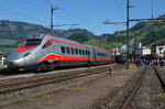 SBB/FS: Am 21. Mai 2016 kam es im Bahnhof Schwyz zu einer Begegnung zwischen einem FS-ETR 610 und der grünen Re 4/4 11161 von SBB Personenverkehr.
Foto: Walter Ruetsch