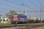 Re 421 385-6 durchfährt den Bahnhof Pratteln. Die Aufnahme stammt vom 11.04.2017.