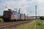 Am 02.06.2017 bespannte Re 421 377-3 zusammen mit Re 421 375-7 den DGS 48620 ( Sierre  - Muttenz - Göttingen Gbf) auf dem kompletten Laufweg, als sie bei Müllheim (Baden) durchs Rheintal in Richtung Freiburg (Breisgau) fuhren.