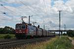 Am 06.06.2017 bespannte Re 421 388-0 zusammen mit Re 421 391-4 den DGS 48620 ( Sierre  - Muttenz - Göttingen Gbf), als sie bei Müllheim (Baden) durchs Markgräflerland in Richtung Freiburg (Breisgau) fuhr.