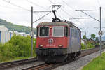 Re 421 376-5 fährt Richtung Bahnhof Lausen. Die Aufnahme stammt vom 10.05.2019.