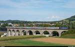 Eine SBB Cargo Re 421 am 16. August 2020 mit einem IC4 Stuttgart - Zürich auf dem Eglisauer Viadukt.