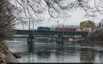 SBB Cargo Re 421 371 mit Güterzug Solothurn - Frenkendorf am 6. Januar 2021 auf der Gäubahnbrücke in Olten.