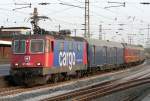 Die 421 383-1 der SBB Cargo zieht einen Sonderzug durch Duisburg HBF am 05.05.2011