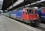 Die Re 421 379-9 an der Spitze des IR 1775 in Basel SBB.