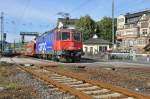 421 386 der SBB Cargo mit einem Autozug Richtung Sden auf der rechten Rheinstrecke.Bild entstand im Bahnhof Rdesheim am Rhein am 3.10.2013