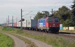 421 378 befrderte am 04.10.13 einen Containerzug durch Braschwitz Richtung Magdeburg.