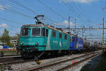 Doppeltraktion, mit den WRS Loks 430 114-9 und 430 115-6 durchfährt den Bahnhof Pratteln.