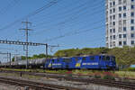 Doppeltraktion, mit den WRS Loks 430 115-6 und 421 381-5 durchfährt den Bahnhof Pratteln.