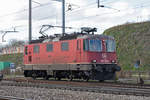 Re 430 359-0 durchfährt solo den Bahnhof Pratteln. Die Aufnahme stammt vom 04.03.2020.