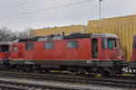 Für die Re 430 363-2 hat bald die letzte Stunde geschlagen. Am 05.12.2020 steht die Lok auf einem Nebengleis beim Bahnhof Kaiseraugst.