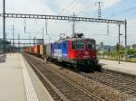 Meine erste Sichtung einer SBB Re 4/4 mit der Anschrift 430  Lok 430 356-6 mit Gterzug unterwegs in Prattelen am 25.05.2012