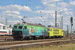 Doppeltraktion, mit den Loks 446 016-8 und 446 018-4, beide ex SOB, durchfährt den badischen Bahnhof. Die Aufnahme stammt vom 14.07.2020.