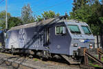 Re 446 017-6 der EDG steht am 22.08.2024 auf einem Abstellgleis beim Bahnhof Rheinfelden.