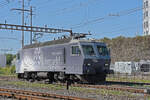 Re 446 017-6 der EDG durchfährt am 20.09.2024 solo den Bahnhof Pratteln.