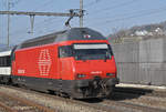Re 460 030-0 durchfährt den Bahnhof Gelterkinden. Die Aufnahme stammt vom 16.03.2017.