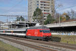Re 460 059-9 fährt Richtung Bahnhof Muttenz.
