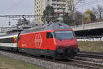 Re 460 053-2 fährt Richtung Bahnhof SBB.