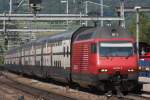 460 013 am 08.09.09 in Liestal mit Doppelstock IC.