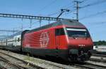 Re 460 093-8 durchfährt den Bahnhof Muttenz. Die Aufnahme stammt vom 03.07.2014.