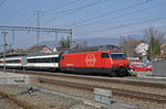Re 460 096-1 durchfährt den Bahnhof Sissach. Die Aufnahme stammt vom 11.03.2016.