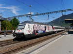 SBB - IR Genf - Brig am Schluss die Werbelok  460 041-7 beim verlassen des Bahnhof von Martigny am 05.05.2017