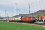 Re 460 073-0 fährt Richtung Bahnhof Sissach. Die Aufnahme stammt vom 14.04.2018.